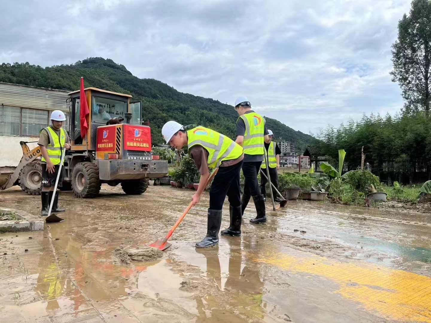 【恢復生產生活】易順建工:愛心企業顯擔當 助力災后恢復工作