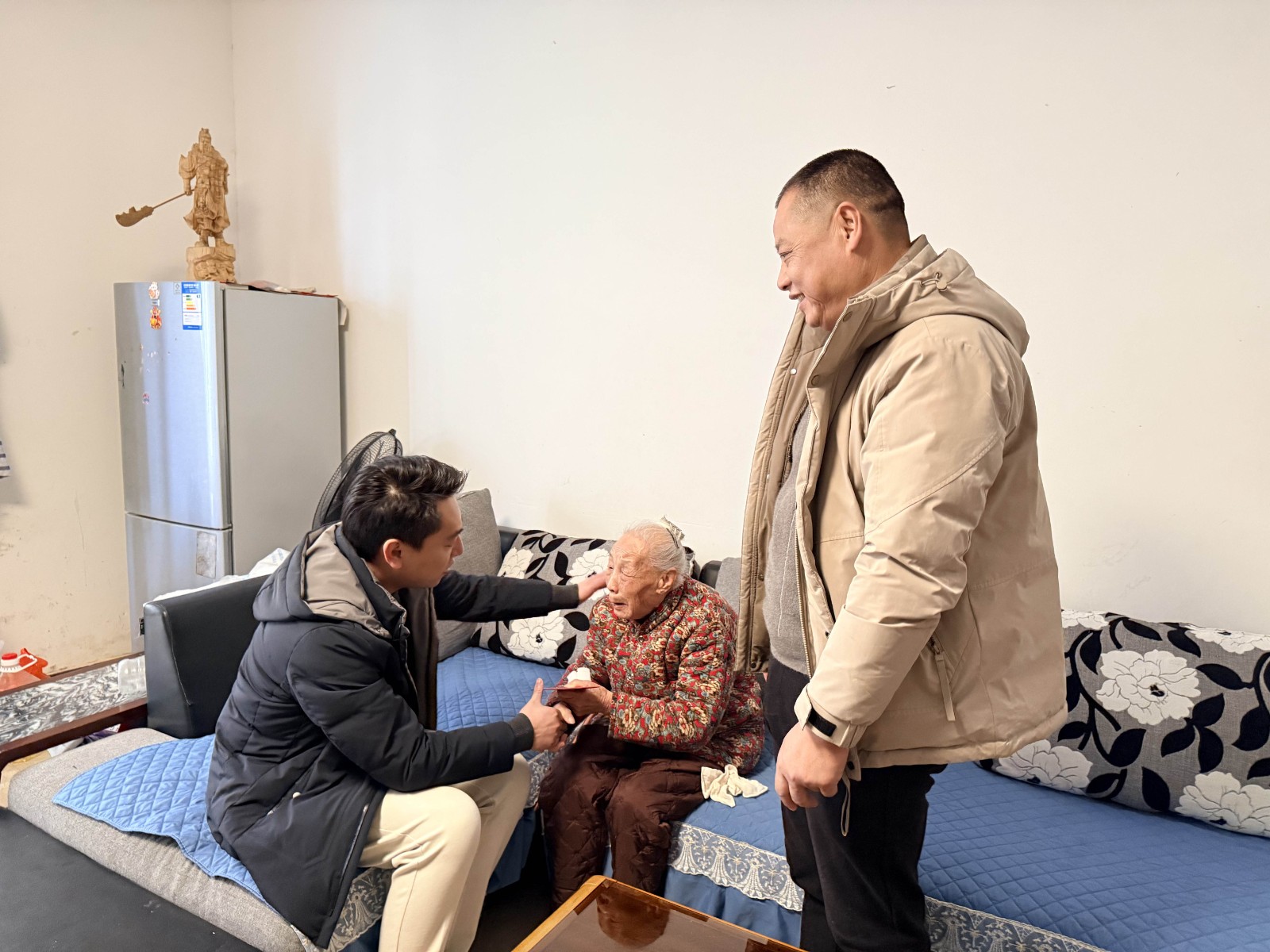 情暖寒冬，心系民生——易順建工集團開展困難黨員及群眾慰問活動