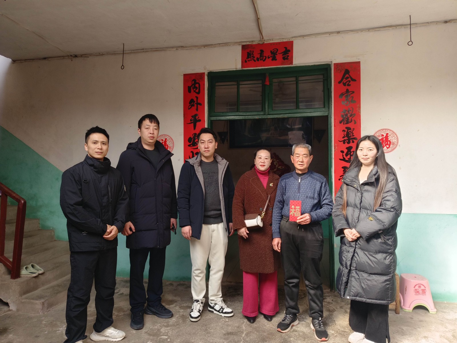 情暖寒冬，心系民生——易順建工集團開展困難黨員及群眾慰問活動